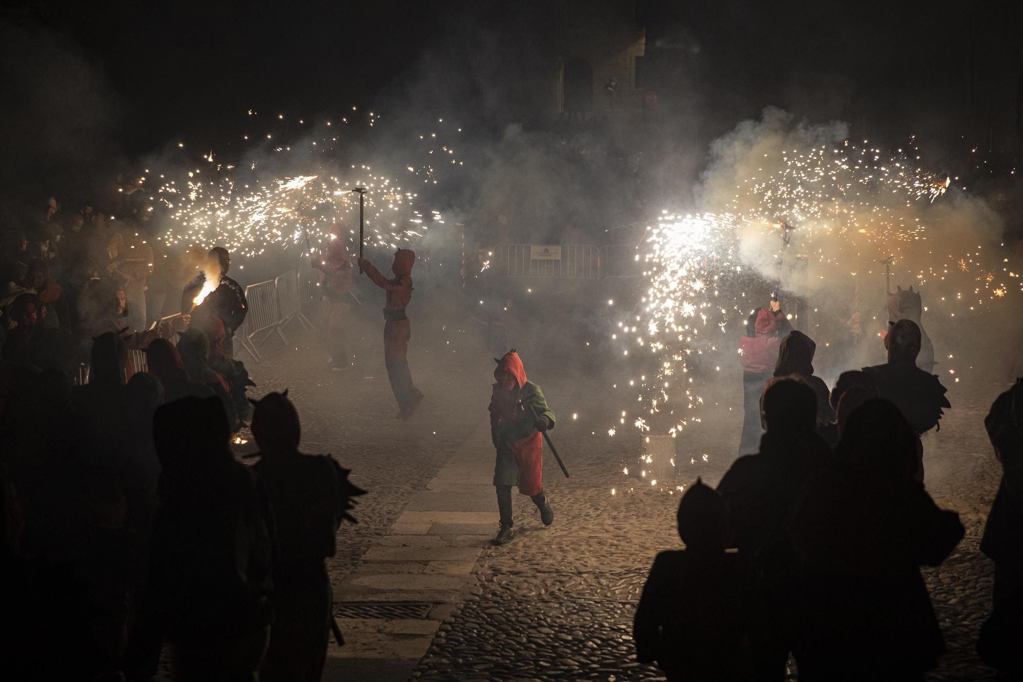 Espectacle estàtic de foc dels Trons de l'Onyar