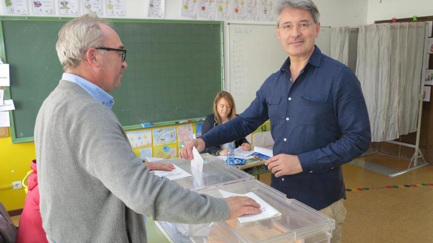 José Cacabelos, durante la votación.