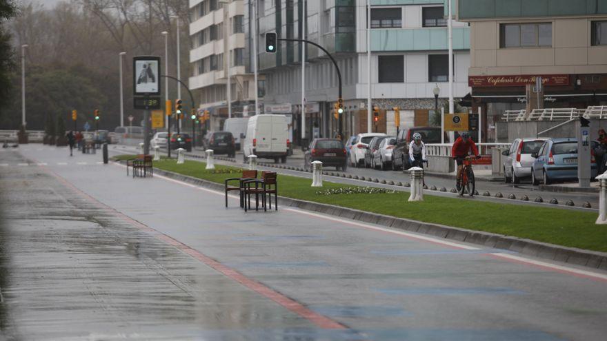 Así fue la tensa conversación entre un policía y y una gijonesa que quería que le limpiaran un banco para sentarse: "No vuelva a llamar para esto"