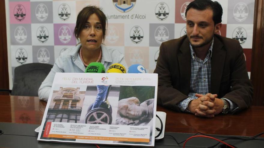 Lorena Zamorano y Jordi Linares durante la presentación de la campaña