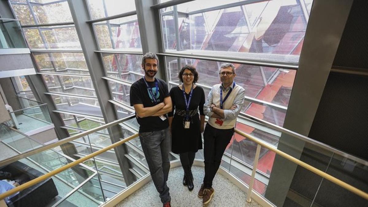 los investigadores Stefano Biagetti, Carla Lancelotti y Marco Madella, del grupo de investigación Complexity and Socio-Ecological Dynamics.