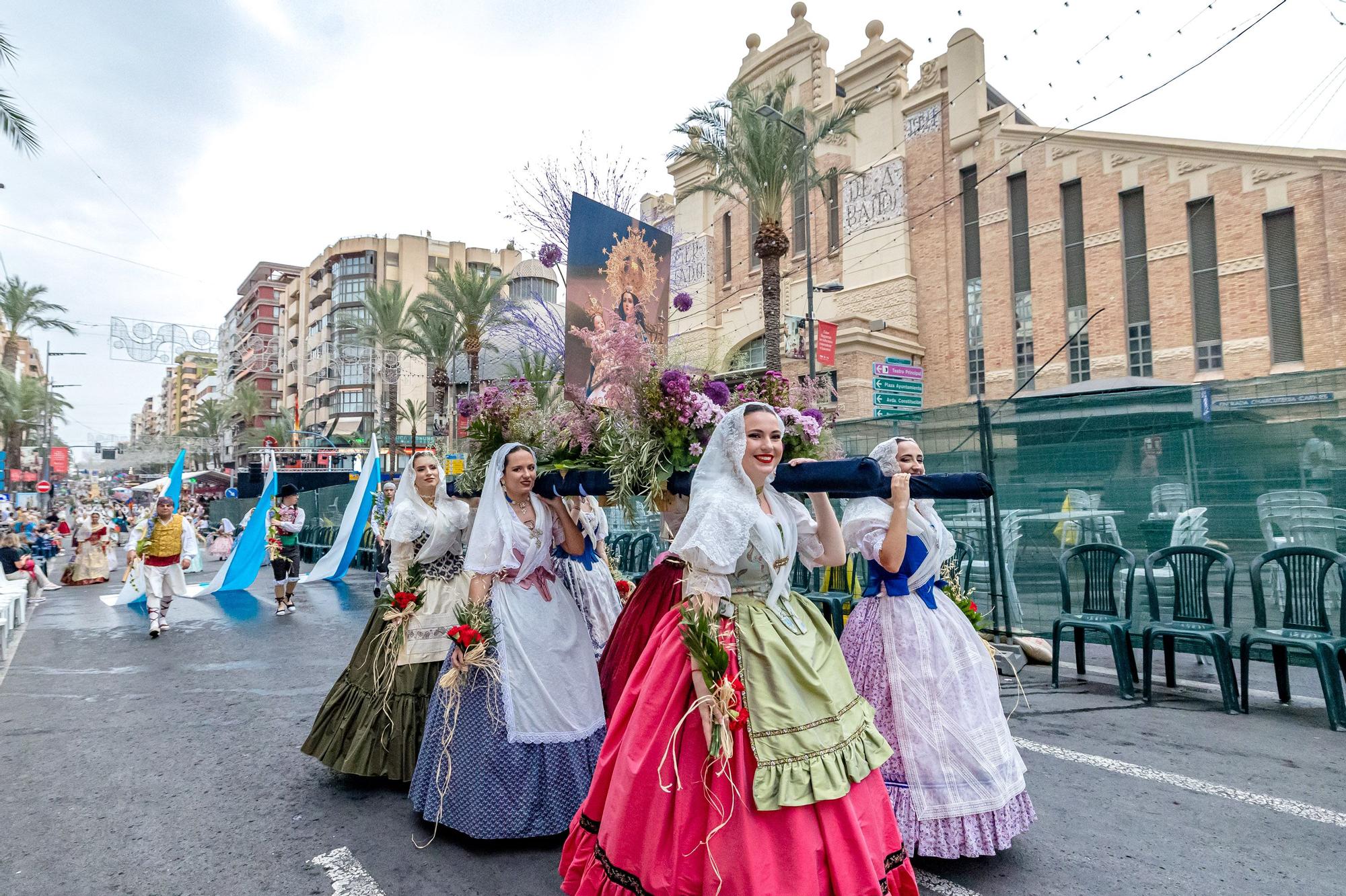 La Ofrenda de flores de las Hogueras 2022 en imágenes