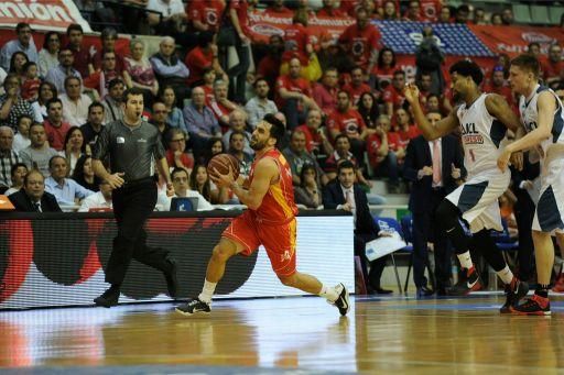 Partido entre el UCAM Baloncesto y el Manresa