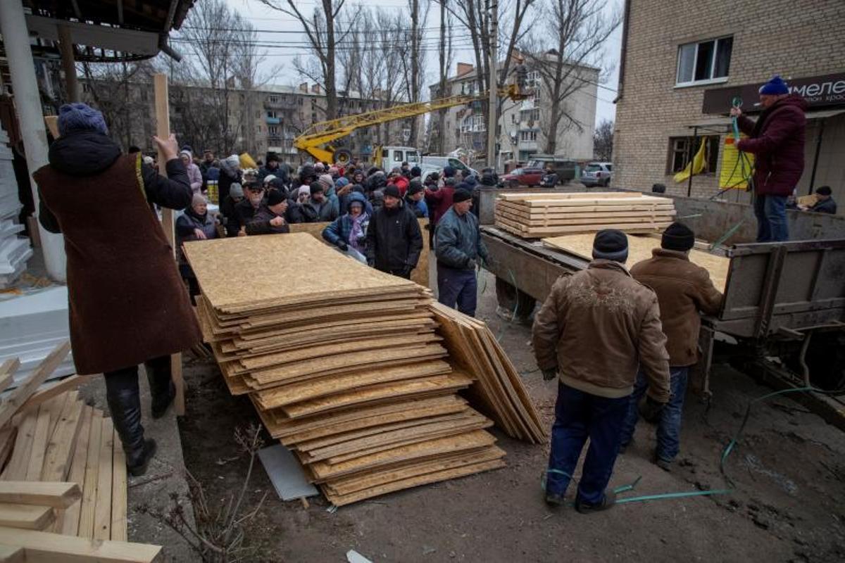 Últimas imágenes de la guerra con frio, destrucción y incerteza en Ucrania