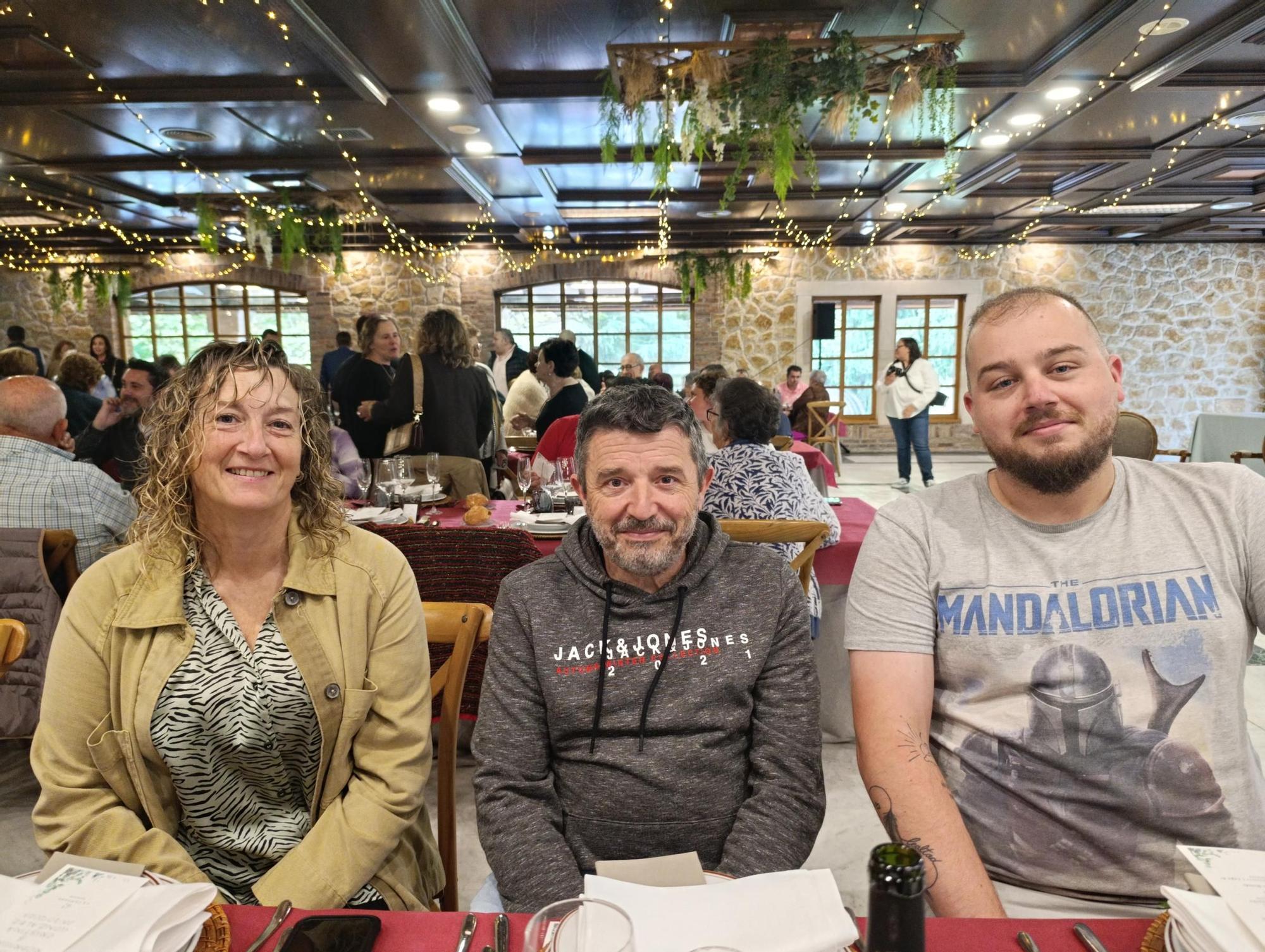 Emotivo y multitudinario homenaje a los sanitarios de Villabona