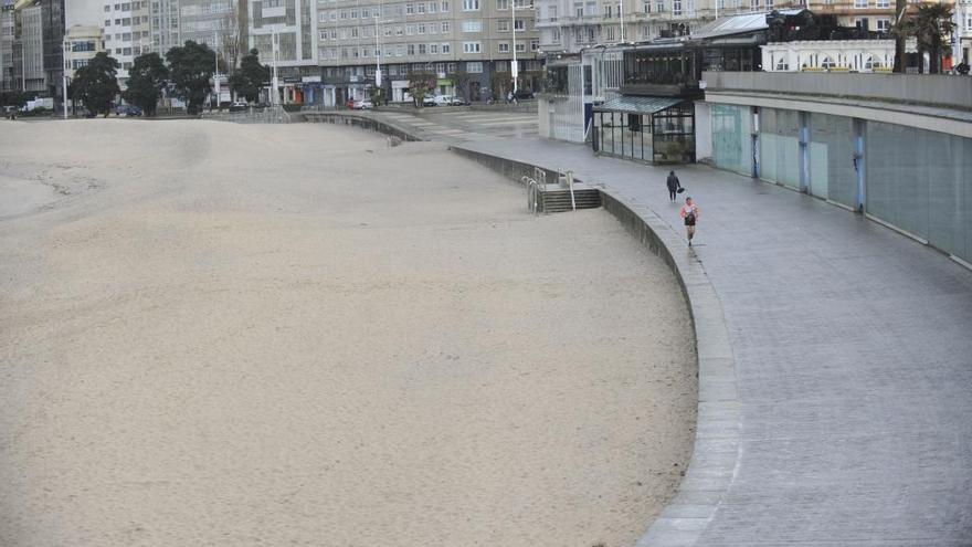 Andén de Riazor (A Coruña), tras un episodio de lluvia.