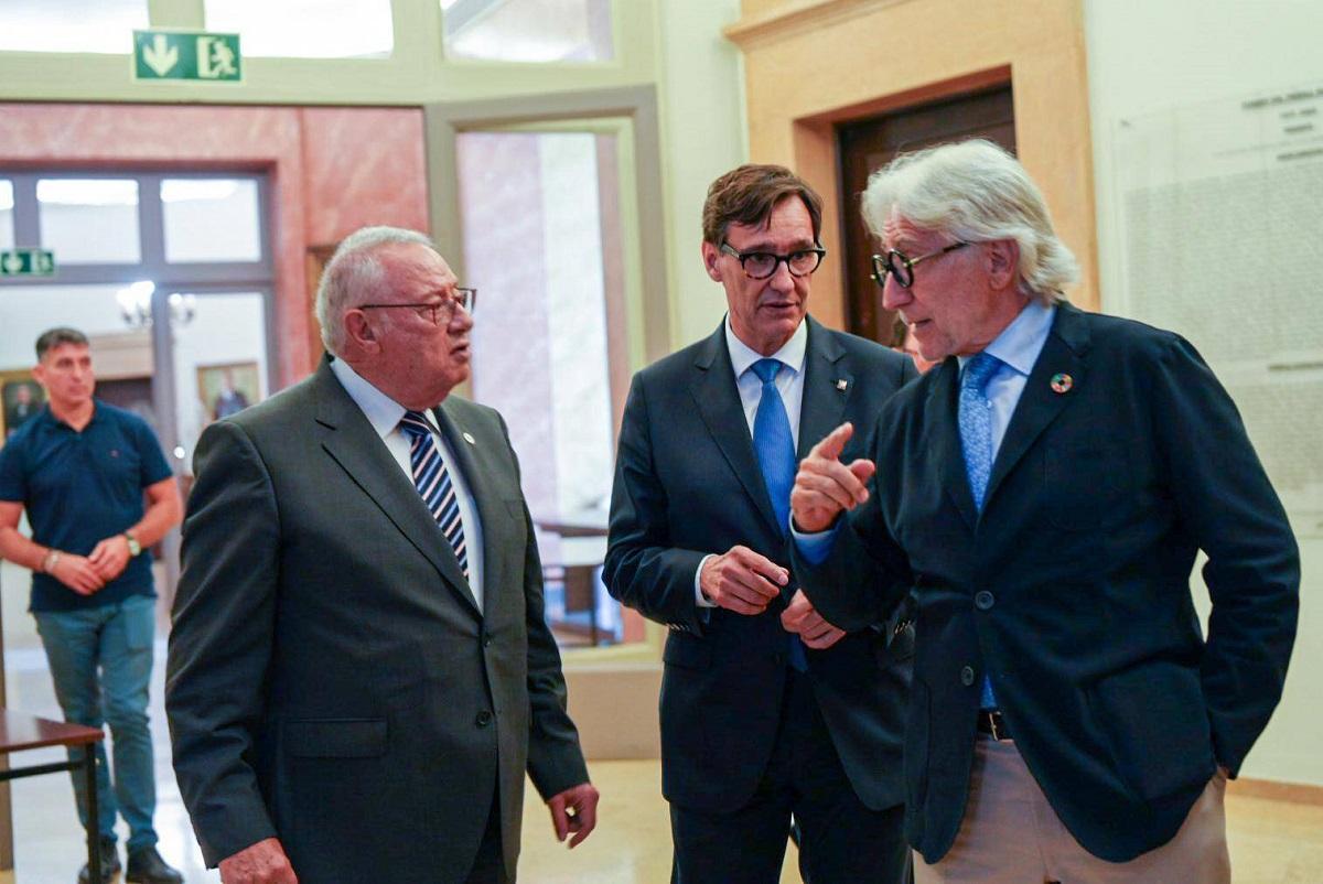 El president de la Generalitat, Salvador Illa, con el presidente de Foment, Josep Sánchez Llibre, en unas jornadas empresariales El president de la Generalitat, Salvador Illa, con el presidente de Foment, Josep Sánchez Llibre, en unas jornadas empresariales