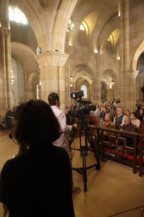 Misa del Día de Todos los Santos oficiada por el arzobispo de Oviedo