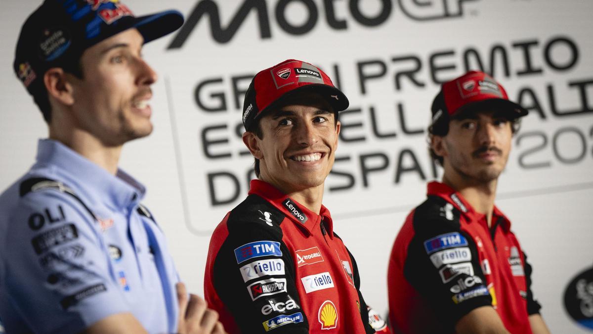 Àlex Márquez, Marc Márquez y 'Pecco' Bagnaia, hoy, en la conferencia de prensa del GP de España.