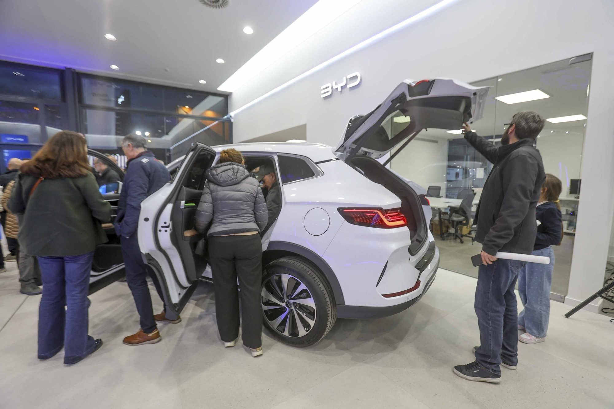 QUADIS Dream inaugura el primer centro BYD en Alicante.