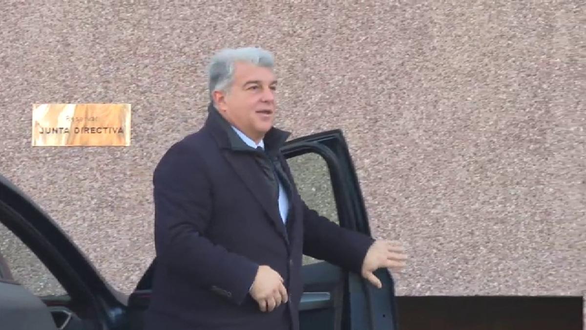 Laporta llega a las oficinas del Barça el último día del año para tratar de cerrar la agónica inscripción de Olmo