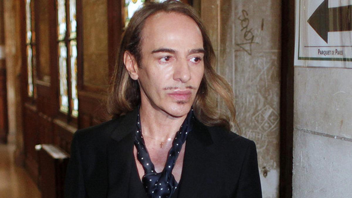 John Galliano acude a un juzgado de París, en junio del 2011