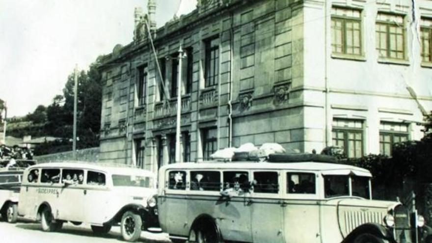 Las Escuelas Nieto en los años treinta. En el recuadro, Ramón Nieto.  // Archivo E. Nieto