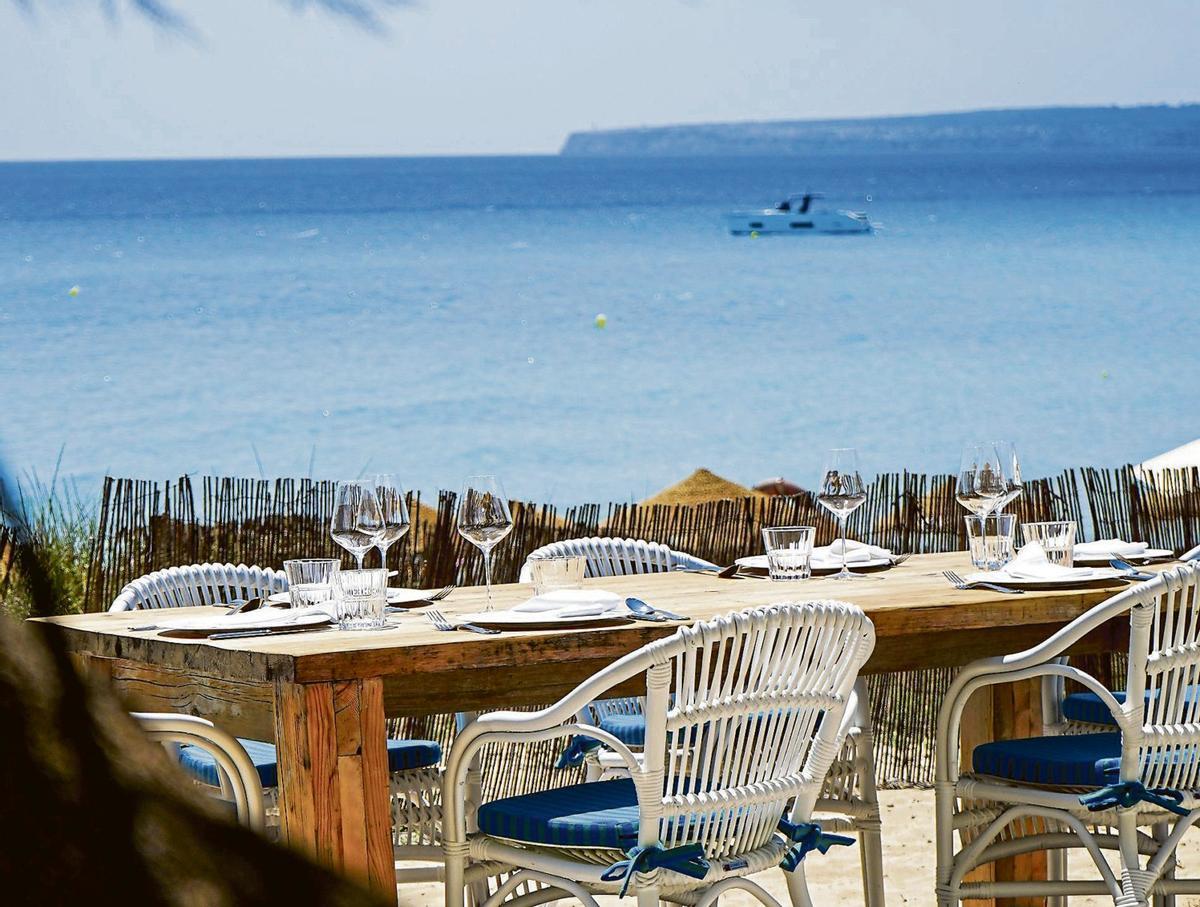 Enjoying views of Formentera’s turquoise waters is a pleasure few want to miss, as at Hannah Formentera. | HANNAH FORMENTERA