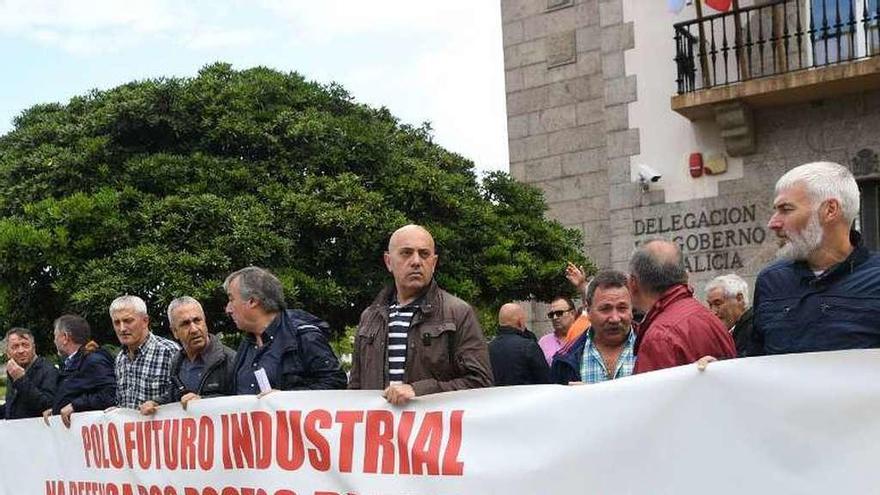 Manifestación del antiguo Comité y extrabajadores de la Fábrica de Armas