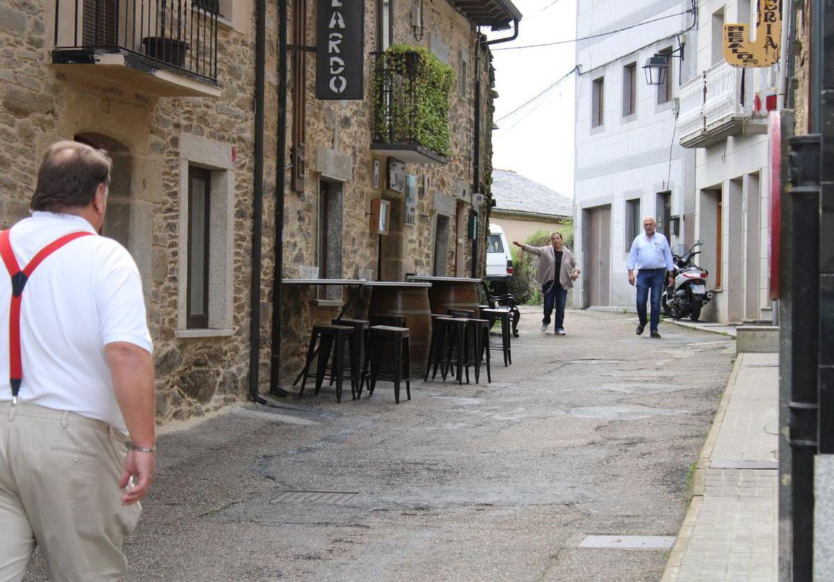 Calle Ánimas y Negrillo, las dos vías que serán intervenidas durante el verano para renovar la pavimentación en Puebla de Sanabria. | A. S.