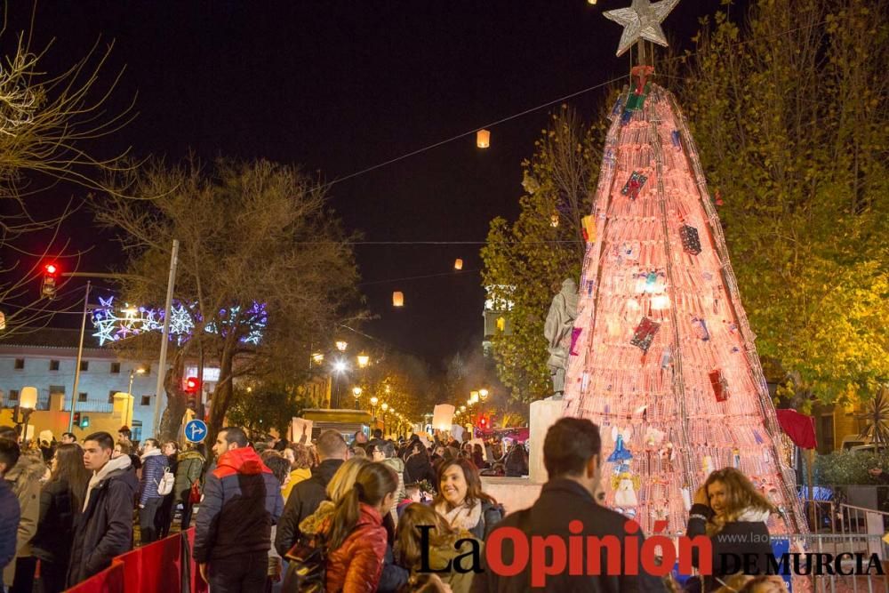 Farolillos solidarios y llegada de Papa Noel en Ca