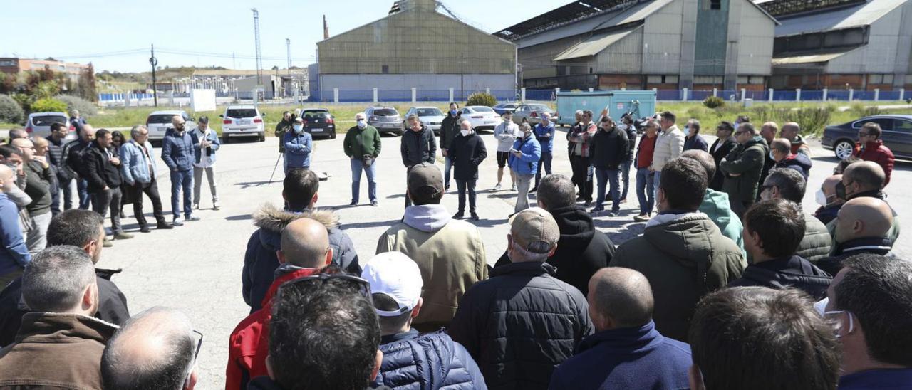 Una asamblea de trabajadores de Alu Ibérica en abril de 2022. | Ricardo Solís