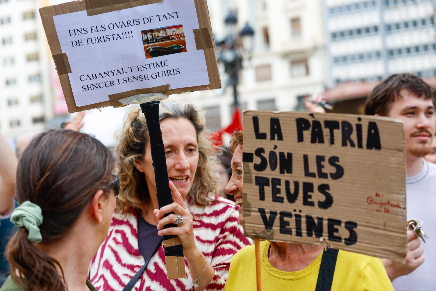 La protesta por el acceso a una vivienda digna en València, en imágenes