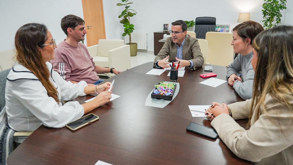 Reunión de Gallargo con representantes de la APA-FEX.