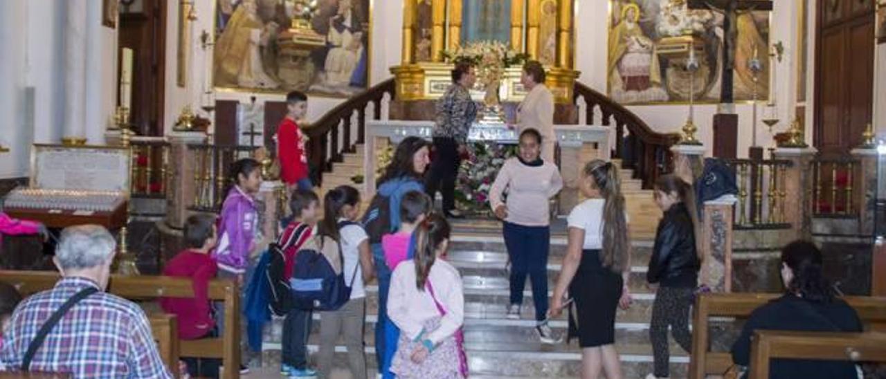 Ofrenda a la patrona a tres días de la «baixà»