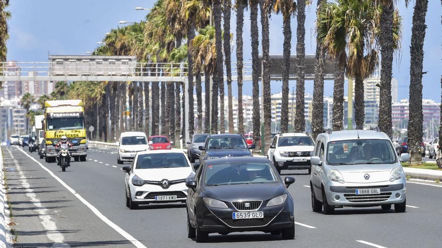 Vehículos en la autopista GC-1. | |