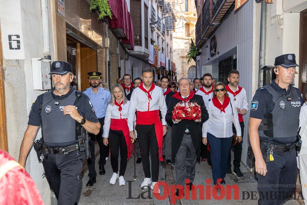 Bandeja de flores y ritual de la bendición del vino en las Fiestas de Caravaca