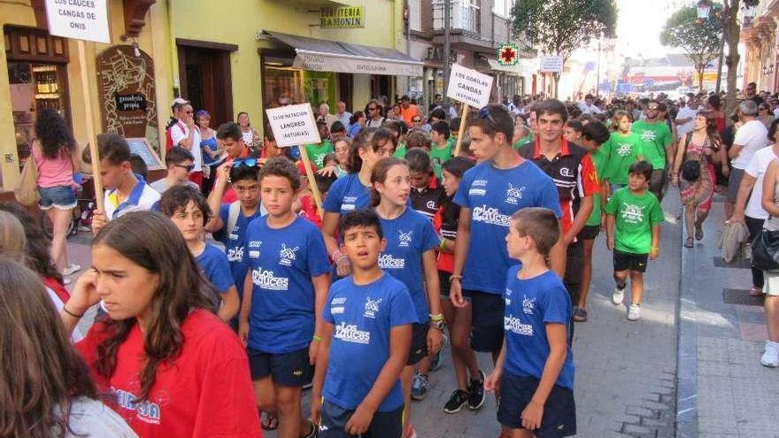 El MiniSella reúne a medio millar de jóvenes palistas