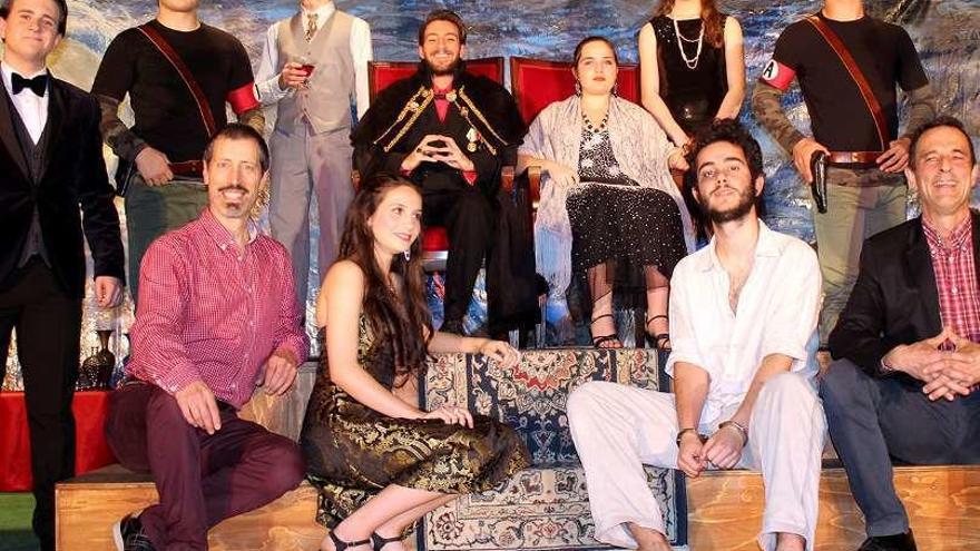 El grupo Arjé actúa en el certamen de teatro escolar y aficionado