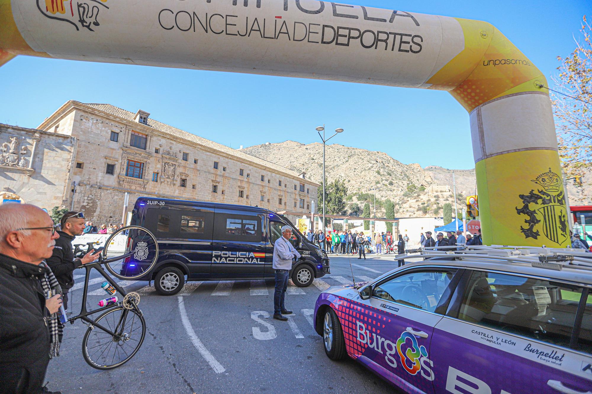 Salida de la 74 Vuelta Ciclista a la Comunidad Valenciana desde Orihuela