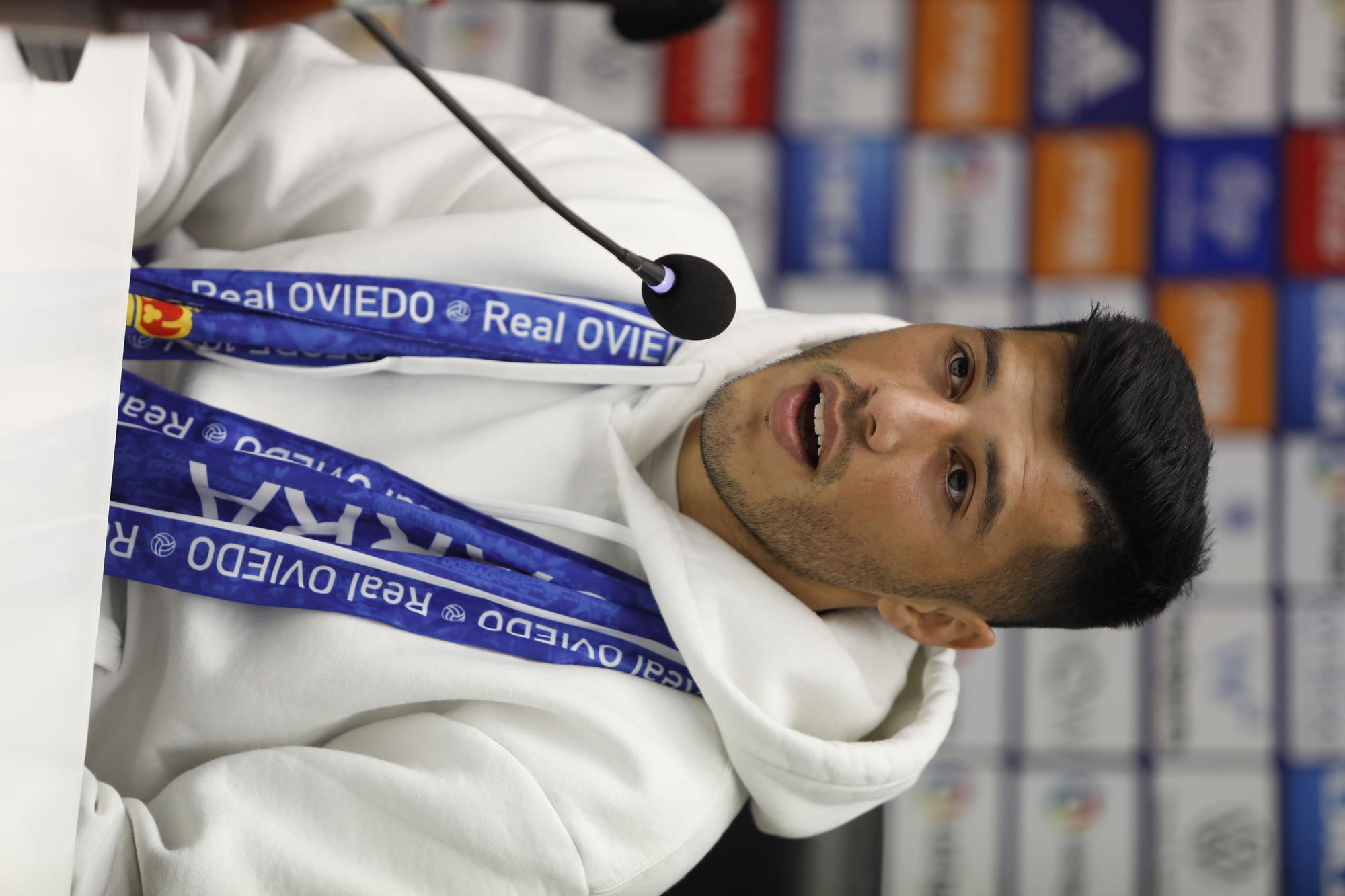 EN IMÁGENES: Así fue la presentación de Leo Sequeira en el Real Oviedo