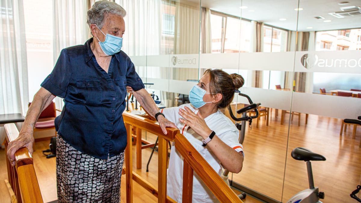 Rehabilitación para personas mayores en DomusVi