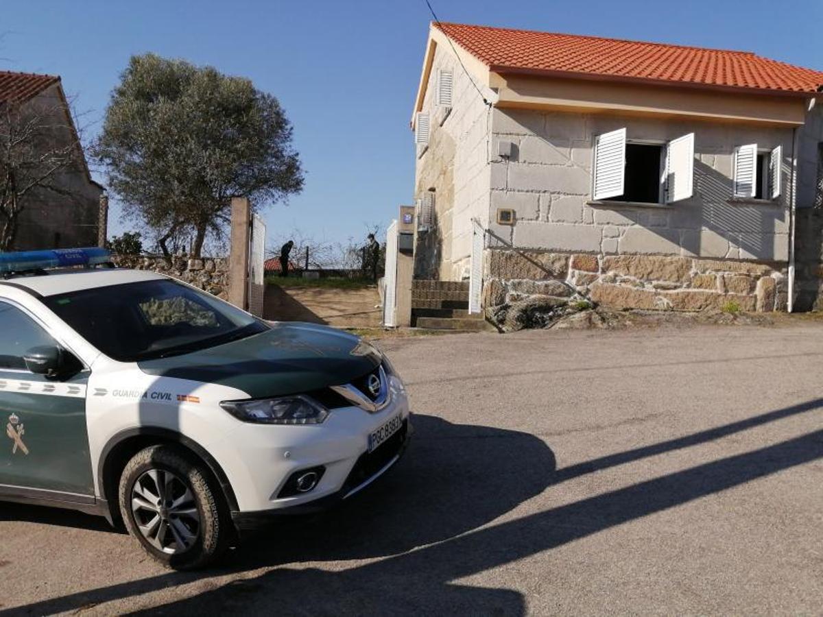 Casa en la que murió una vecina de Piñeiro, en Aldán, tras la mala combustión de una estufa.   | // SANTOS ÁLVAREZ