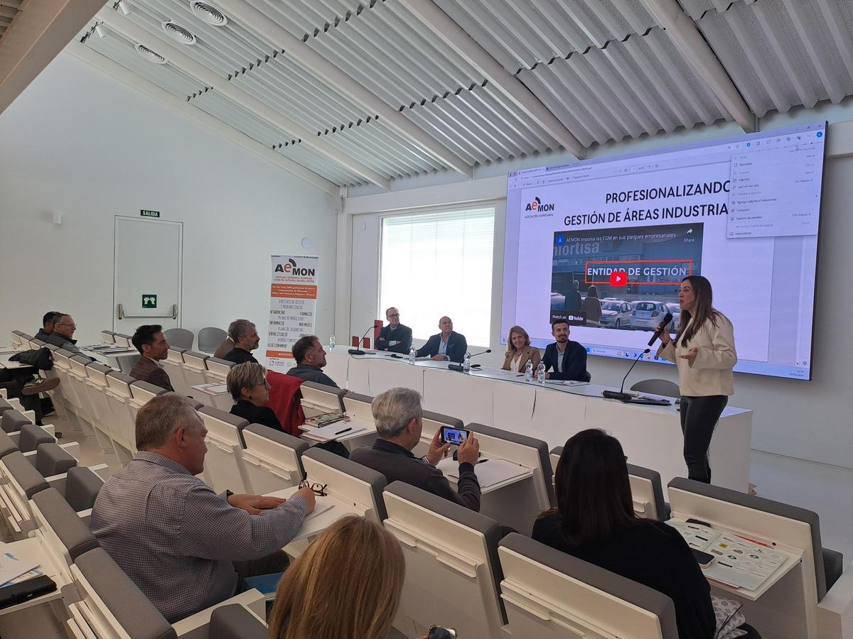 Empresarios y empresarias en la reunión de la EGM de l'Horta Vella.