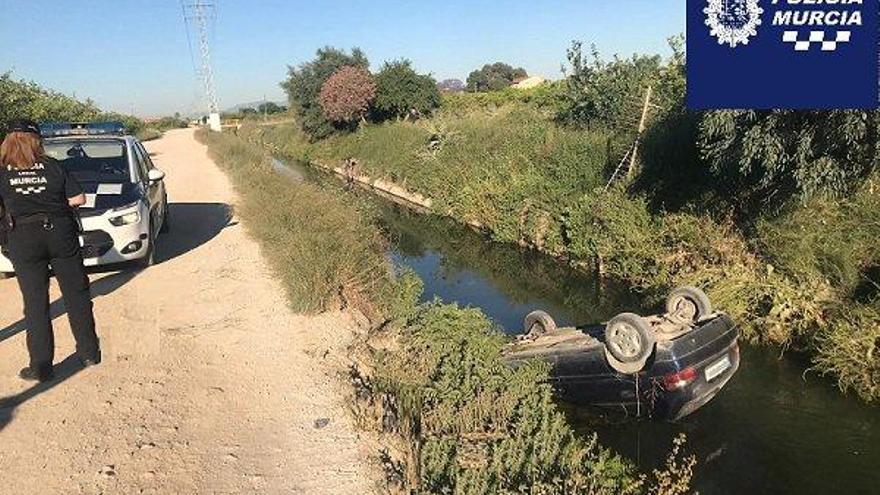 Aparece un coche en el cauce del Melancho