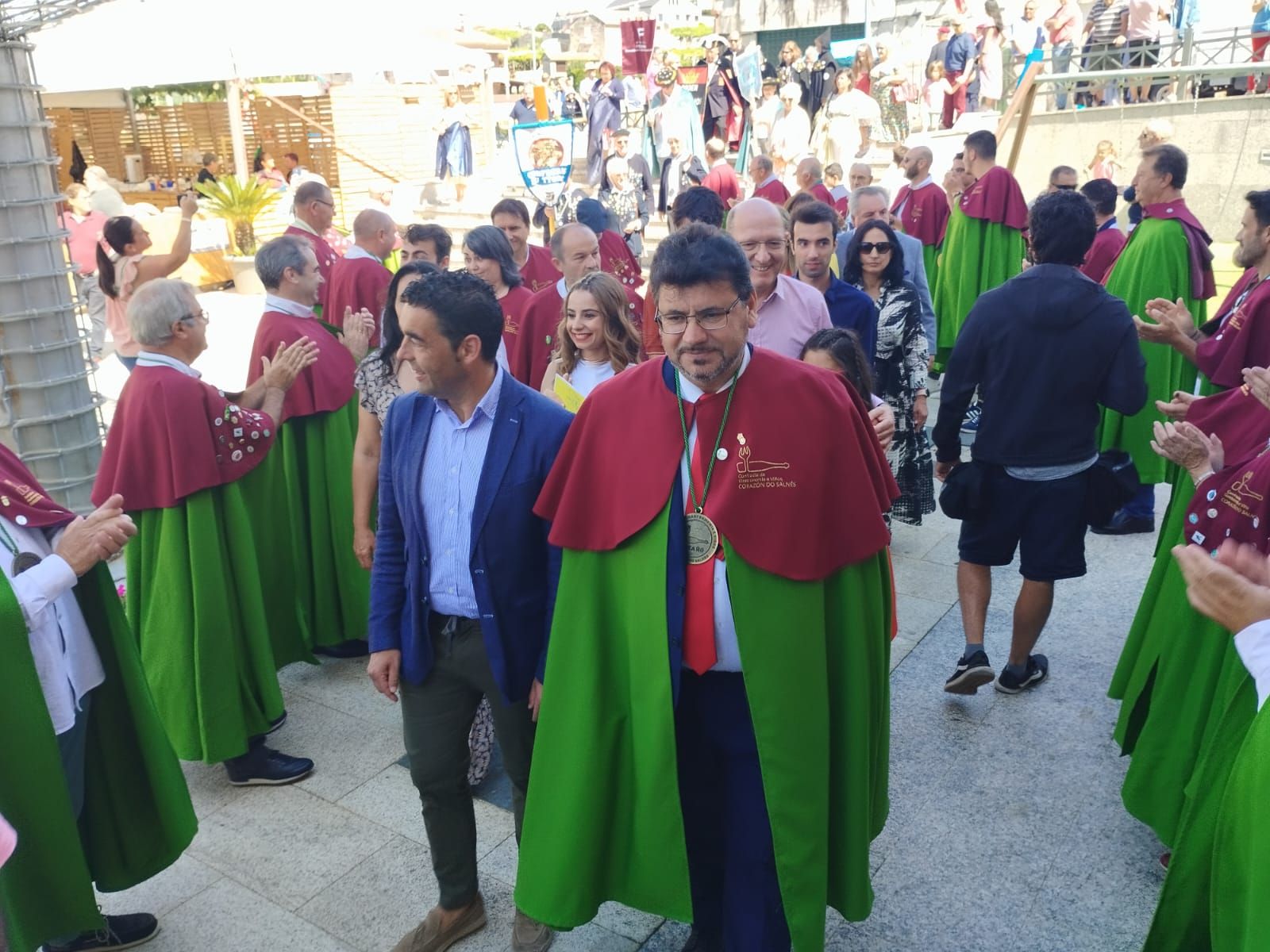 Asistentes a los actos de la Festa do Viño de Meaño.