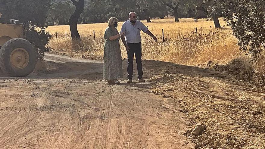 Obras que se llevan a cabo en el camino de San Bernardino de Peñarroya.