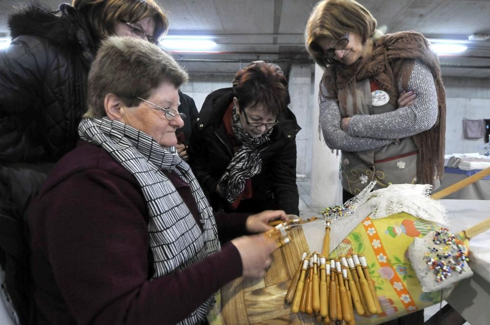 Encuentro de encajeras de bolillos en Mieres