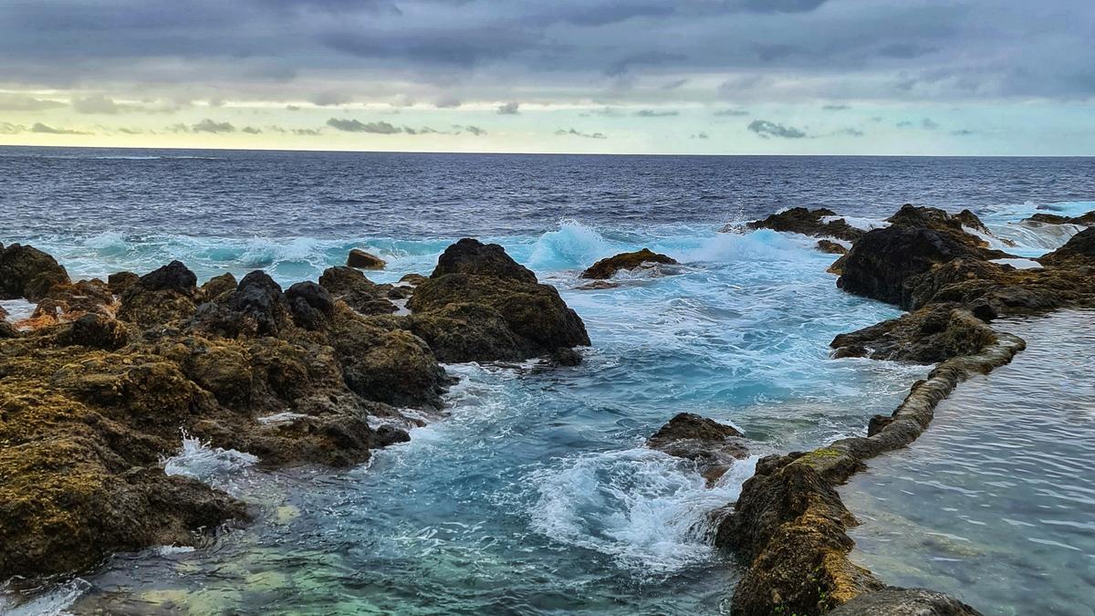 Litoral de Garachico durante una jornada nubosa