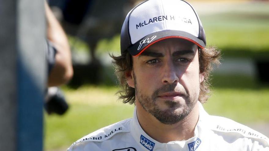 Fernando Alonso, a su llegada al circuito Albert Park.