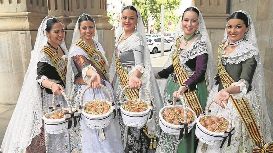 Tres jóvenes compiten en exclusiva para se reina de las fiestas del 2018