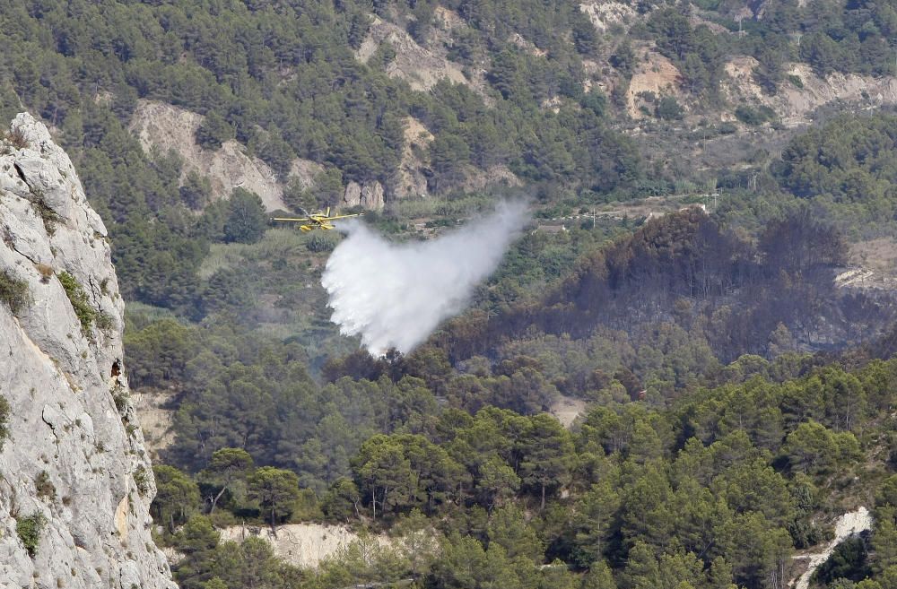 Incendio forestal en Castell de Guadalest