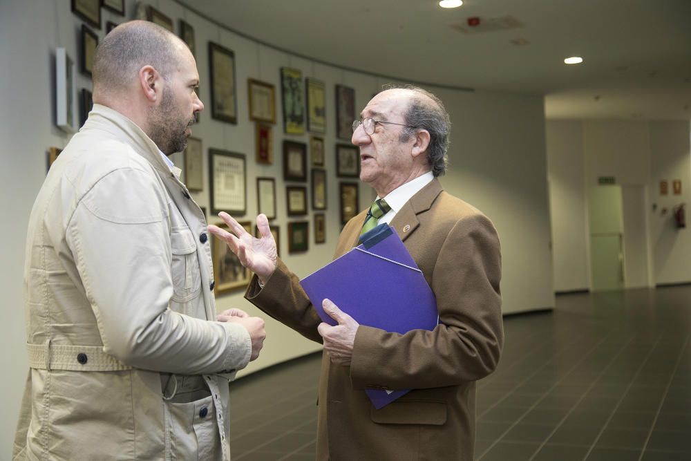 El maestro Signes, en lo ensayos para el Lledó