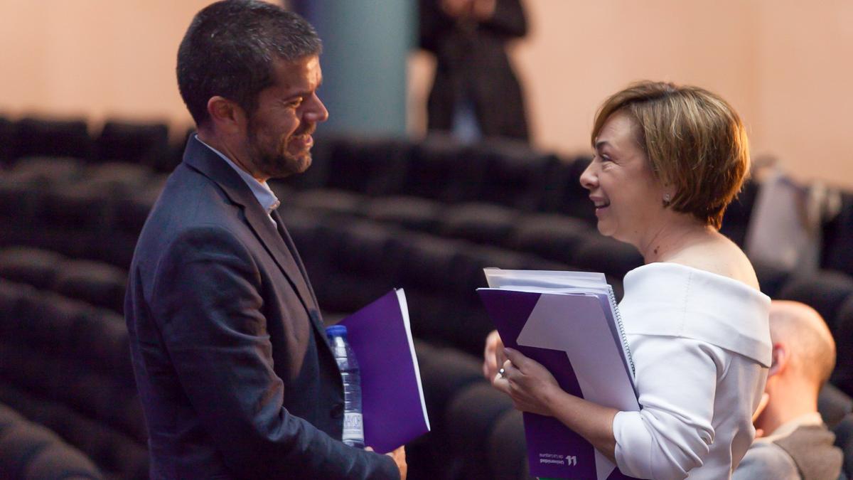 Los dos candidatos a rector de la ULL durante la celebración del Claustro.