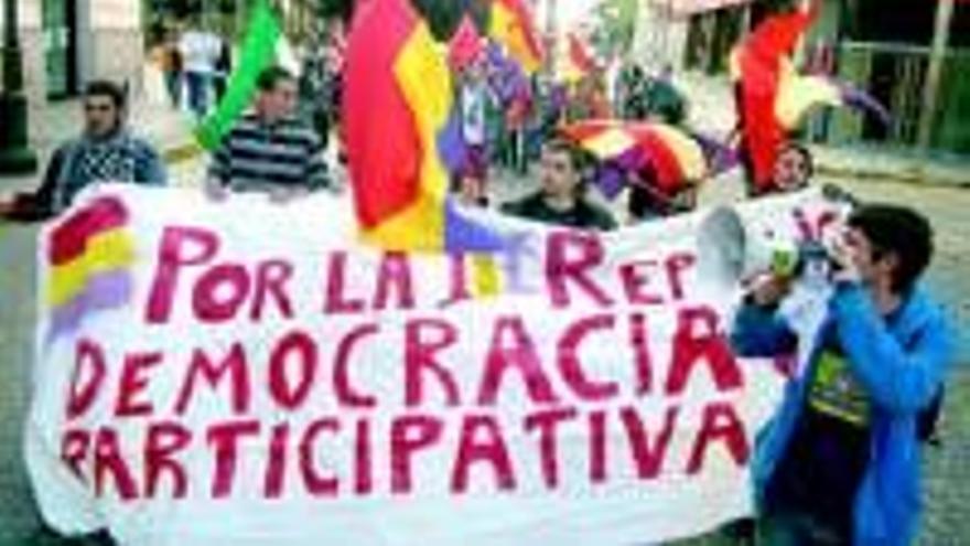 Jóvenes Comunistas, a favor de la República