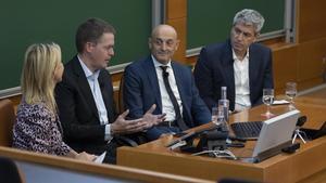 De izquierda a derecha, Anna Gener, Franz Heukamp, Lluís Torner y Gonzalo de Miquel, durante el debate de ’La Barcelona que funciona’.