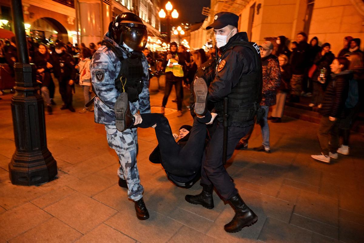 Detenciones en Moscú en las protestas contra la movilización de reservistas anunciadas por Putin