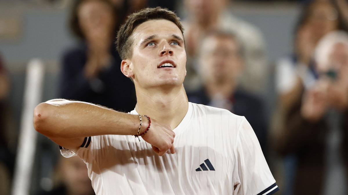 Mensik disputará su primera semifinal en un Grand Slam