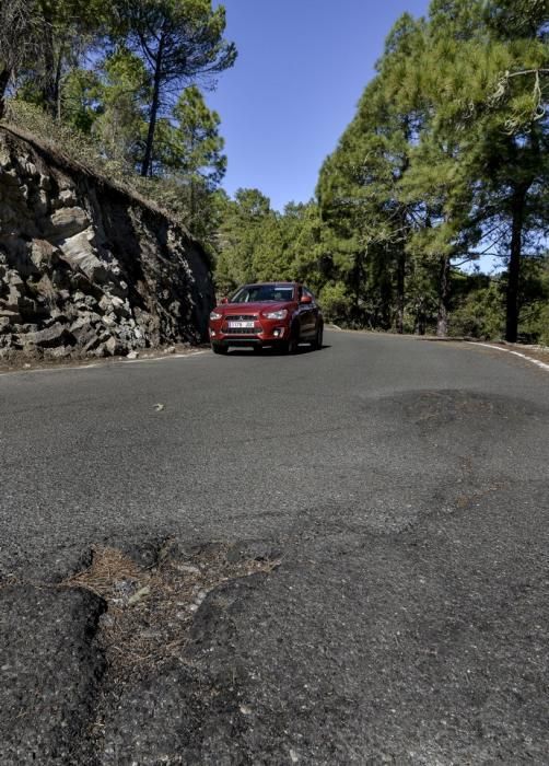 25/01/2018 CUMBRE GRAN CANARIA. Mal estado de las carreteras en la zona de medianías y cumbre de Gran Canaria. Carretera Artenara al pinar de Tamadaba. FOTO: J. PÉREZ CURBELO