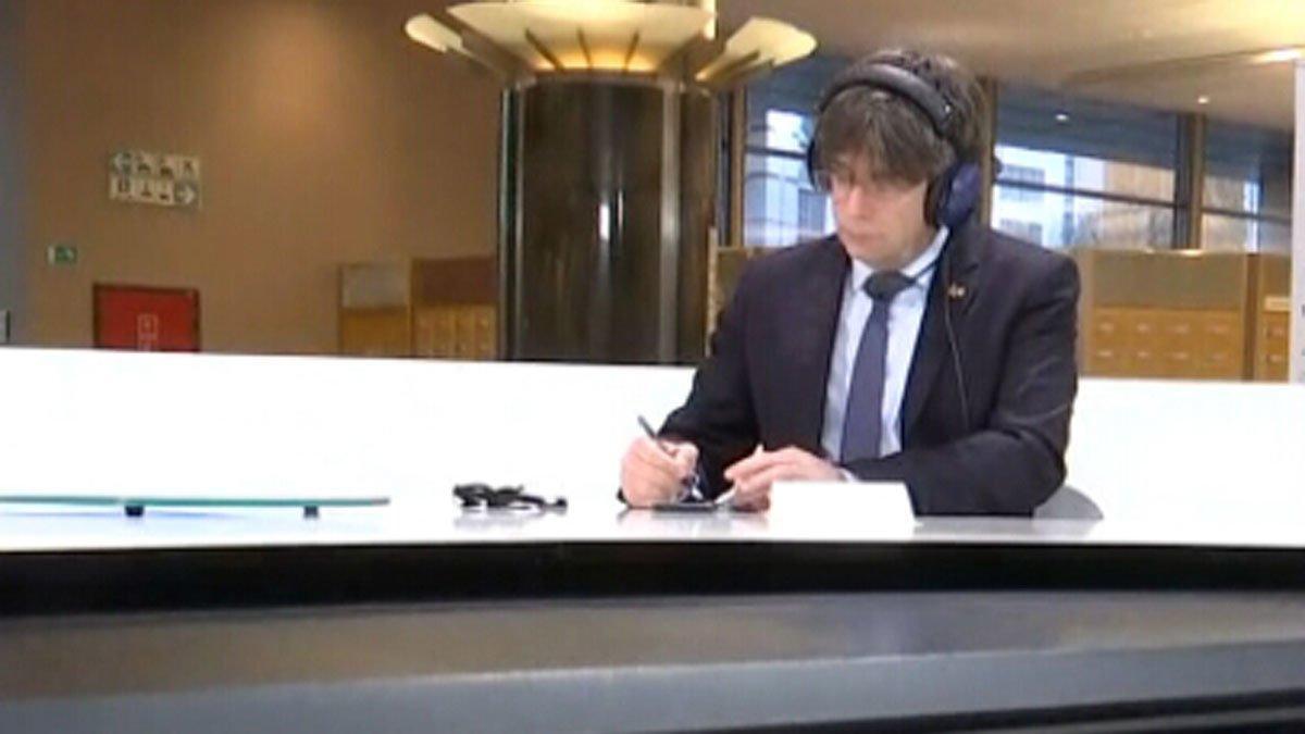 Carles Puigdemont, durante su entrevista en Catalunya Ràdio
